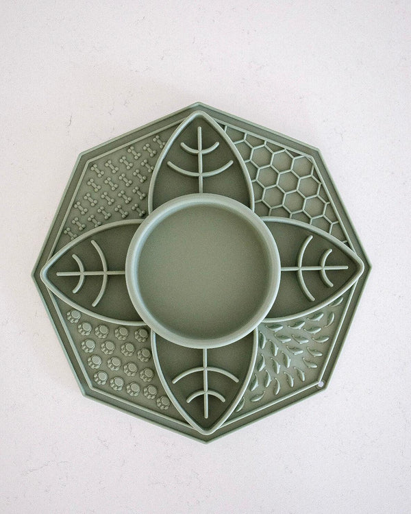 Sage green flower - Enrichment plate